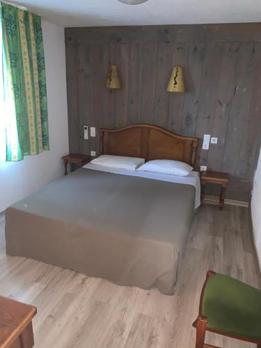 Postel nebo postele na pokoji v ubytování Apart'Hôtel Les 4 Sources