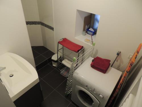 Ett badrum på Appartement 1 er Etage , St Goustan Port Auray