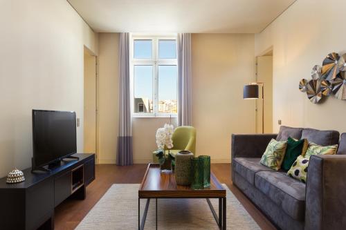 Televisyen dan/atau pusat hiburan di Lisbon Finestay 8 Building Apartments