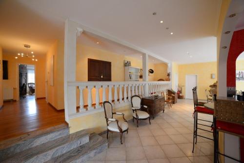 a living room with a kitchen and a dining room at B&B en Champagne in Cramant