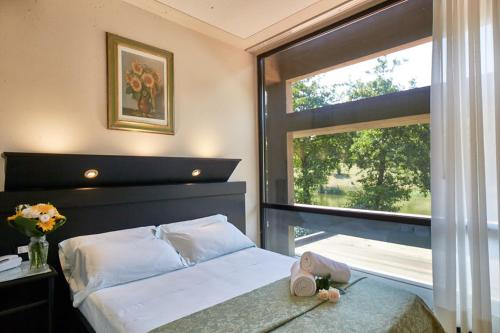 Llit o llits en una habitació de Hotel Lago Verde