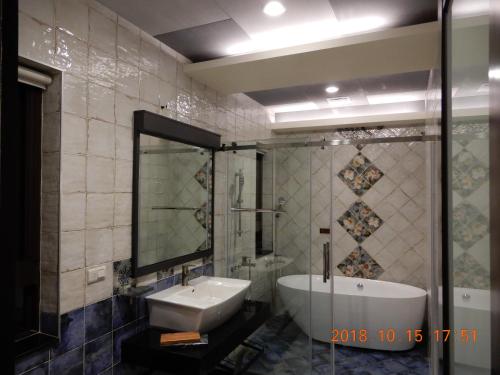 Ένα μπάνιο στο Happy Wing Guesthouse