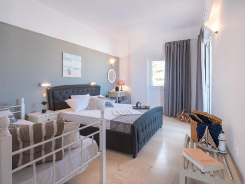 Postel nebo postele na pokoji v ubytování Pasiphae Hotel