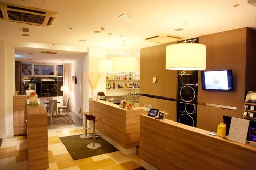a restaurant with a counter and a bar at Hotel Majorca sul Mare in centro a Riccione con Area Fitness in Riccione