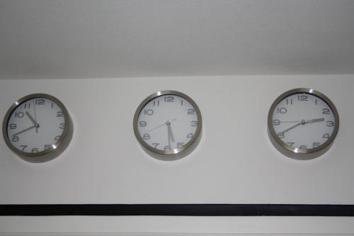 two clocks on a white wall next to each other at B&B Pension "Op'e Koai" in Jirnsum