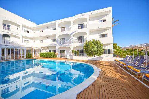 Gavimar Ariel Chico Hotel and Apartmentsの敷地内または近くにあるプール