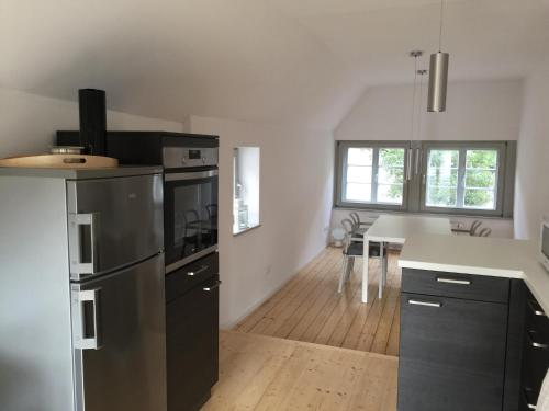 Ett kök eller pentry på Apartment Rampendal im Lemgoer Fachwerkhäuschen