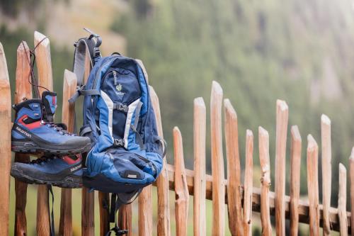 a pair of shoes hanging on a wooden fence at Luxury Naturperle Haus Alpenprinzessin helles Holzhaus zentral , modern & großräumig in Neustift im Stubaital