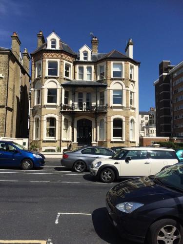 a group of cars parked in front of a building at Seaview Mansion Apartment - Central Hove with PARKING in Brighton & Hove