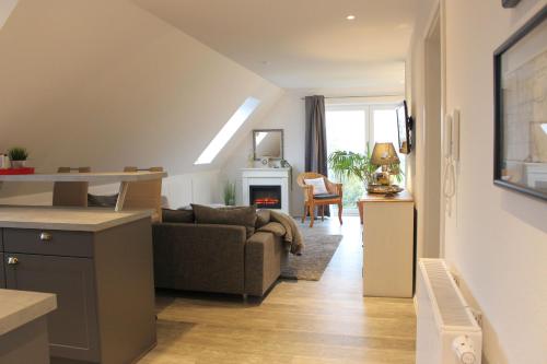 a living room with a couch and a fireplace at Appartement Geestblick in Garding