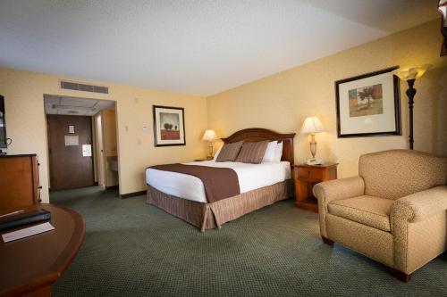 A bed or beds in a room at Red Lion Hotel Yakima Center