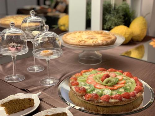a table topped with pies and glasses of wine at Hotel La Bussola in Milazzo