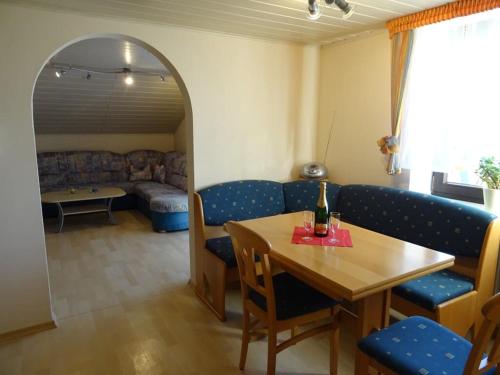 a living room with a table and a couch at Ferienwohnung Hornauer in Roding