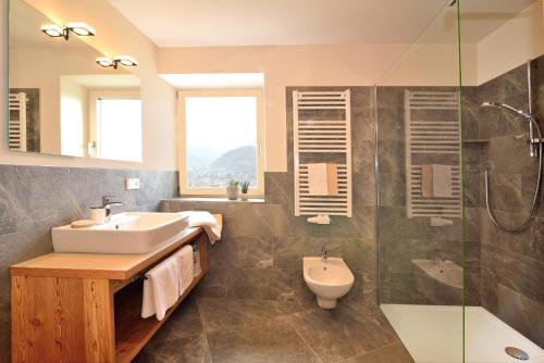 Bathroom sa Appartements Mayrhof