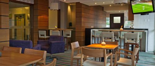 a restaurant with tables and chairs and a bar at Bourbon Residence Barra da Tijuca - Rio de Janeiro in Rio de Janeiro