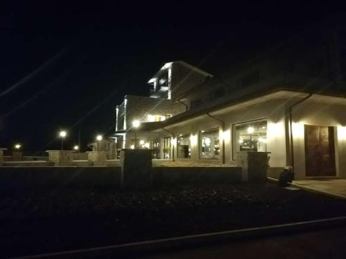 a building lit up at night with lights at Tenuta Terra e Sole in Castrocielo