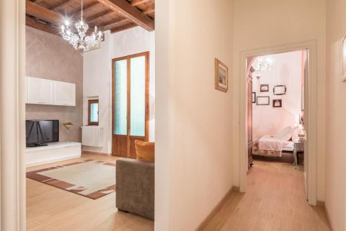 A bed or beds in a room at Ghibellina 22 Apartment