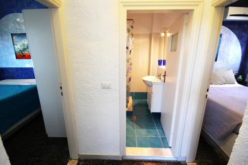 a small room with a sink and a bathroom at Ierapetra La Luna Blu in Ferma