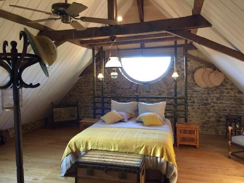 a bedroom with a bed in a attic at Maison D'Orride in Ledeuix