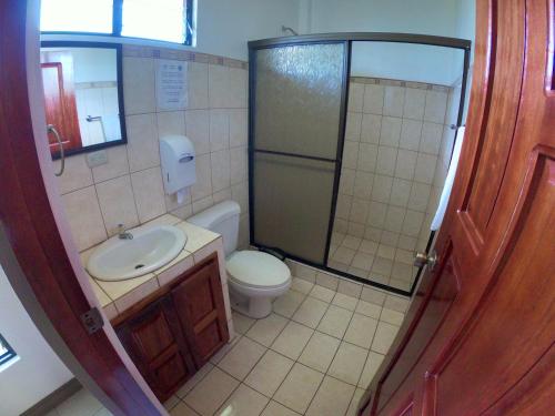 Un baño de Hotel Los Higuerones