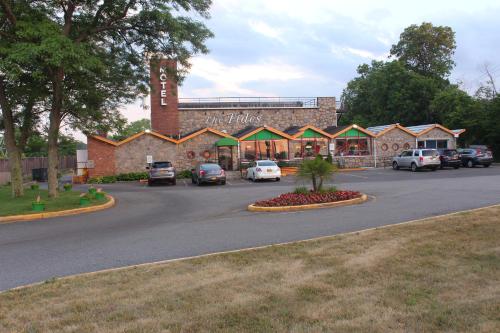 a building with cars parked in a parking lot at Tides Inn at Stehli Beach in Locust Valley