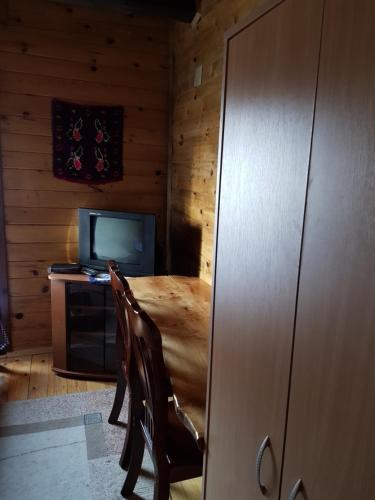 TV i/ili multimedijalni sistem u objektu Komnenovo etno selo Kula Damjanova