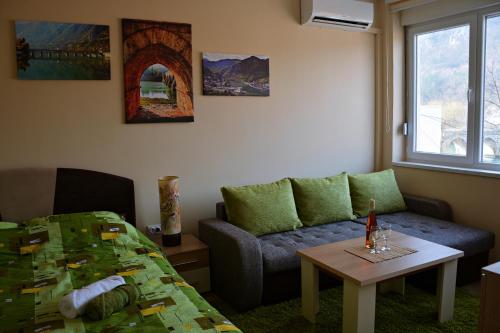 O zonă de relaxare la Apartman Trg Višegrad