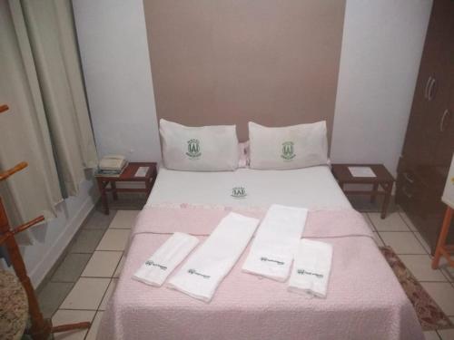 Postel nebo postele na pokoji v ubytování Hotel Araguaia Goiânia
