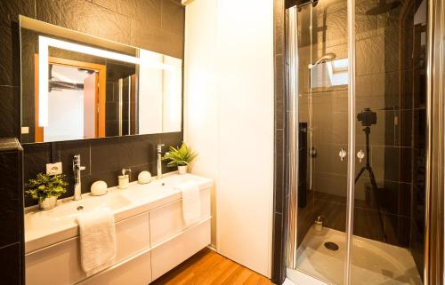 Koupelna v ubytování La Grange Emnitan - Maison de ville moderne pour 12p Fêtes interdites