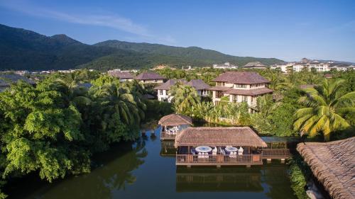 Letecký snímek ubytování Sanya Yalong Bay Villas & Spa