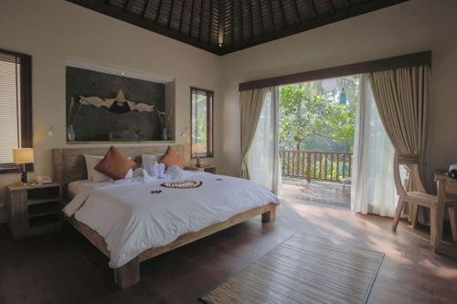 Cama o camas de una habitación en Harum Sari Ubud Private Villa