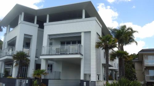 Afbeelding uit fotogalerij van Oceanfront Penthouse Bay of Islands NZ in Paihia
