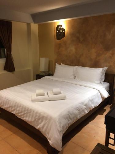 Postel nebo postele na pokoji v ubytování Arcadia Maephim Serviced Apartments