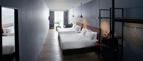 Postel nebo postele na pokoji v ubytování Urban H Hotel