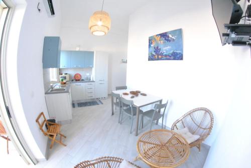 a kitchen and dining room with a table and chairs at Fronte mare siculiana marina in Siculiana Marina