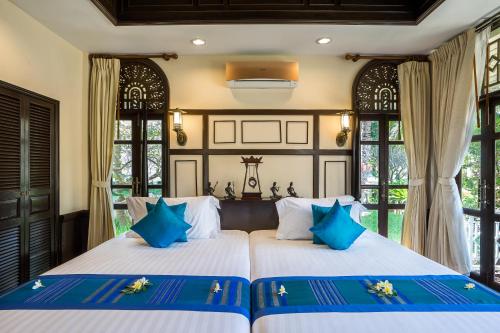 Postel nebo postele na pokoji v ubytování Wora Bura Hua Hin Resort & Spa