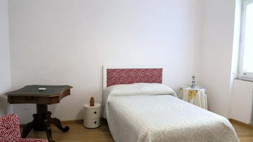 Spacious panoramic apartment - half way Center-Vomero district