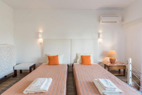 Green Oasis Villa w Parking by beach by LovelyStay
