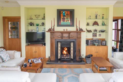 Μια τηλεόραση ή/και κέντρο ψυχαγωγίας στο BallyCairn House