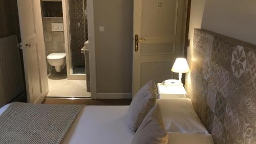 Kamar mandi di Hôtel du Parc