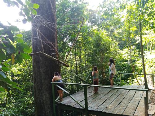 Επισκέπτες που μένουν στο Mandalas Ecolodge Ecotourismo Altos Cerro Azul, Rain Forest Natural,Chagres National Park