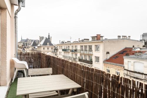 CHIC B&B + Balcony - Hyper center