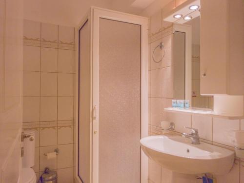 A bathroom at Kounopetra Beach Luxury Villas
