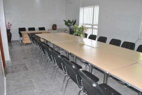 Kawasan bisnes dan/atau bilik persidangan di White Horse Hotel Cotonou