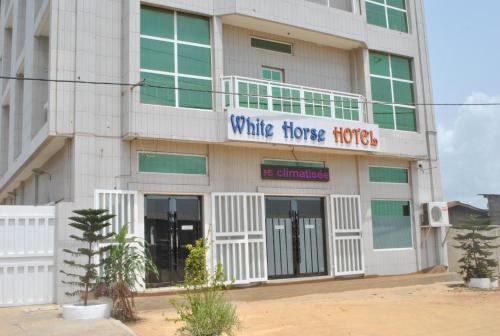 Bangunan di mana terletaknya hotel