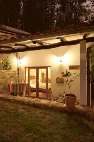 a room with a bed and a table with a potted plant at Casa Pukayaku Lodge in Caraz