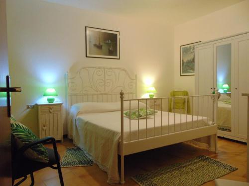 a bedroom with a bed and a chair and two lamps at Da Mara Lago Di Como in Sormano