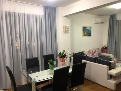 Afbeelding uit fotogalerij van Apartment Veselin in Budva