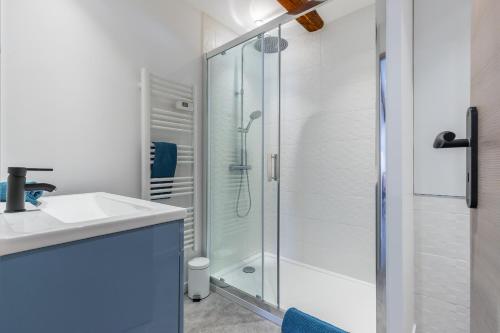 a bathroom with a glass shower and a sink at Vieil Antibes Charming Guillaumont in Antibes