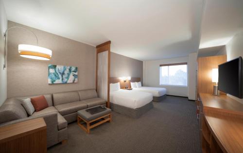 Postel nebo postele na pokoji v ubytování Hyatt Place Sandestin at Grand Blvd